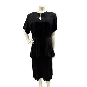 VTG FORM FIT NEW YORK BLACK Embroidered Detail Peplum Keyhole Neckline Dress